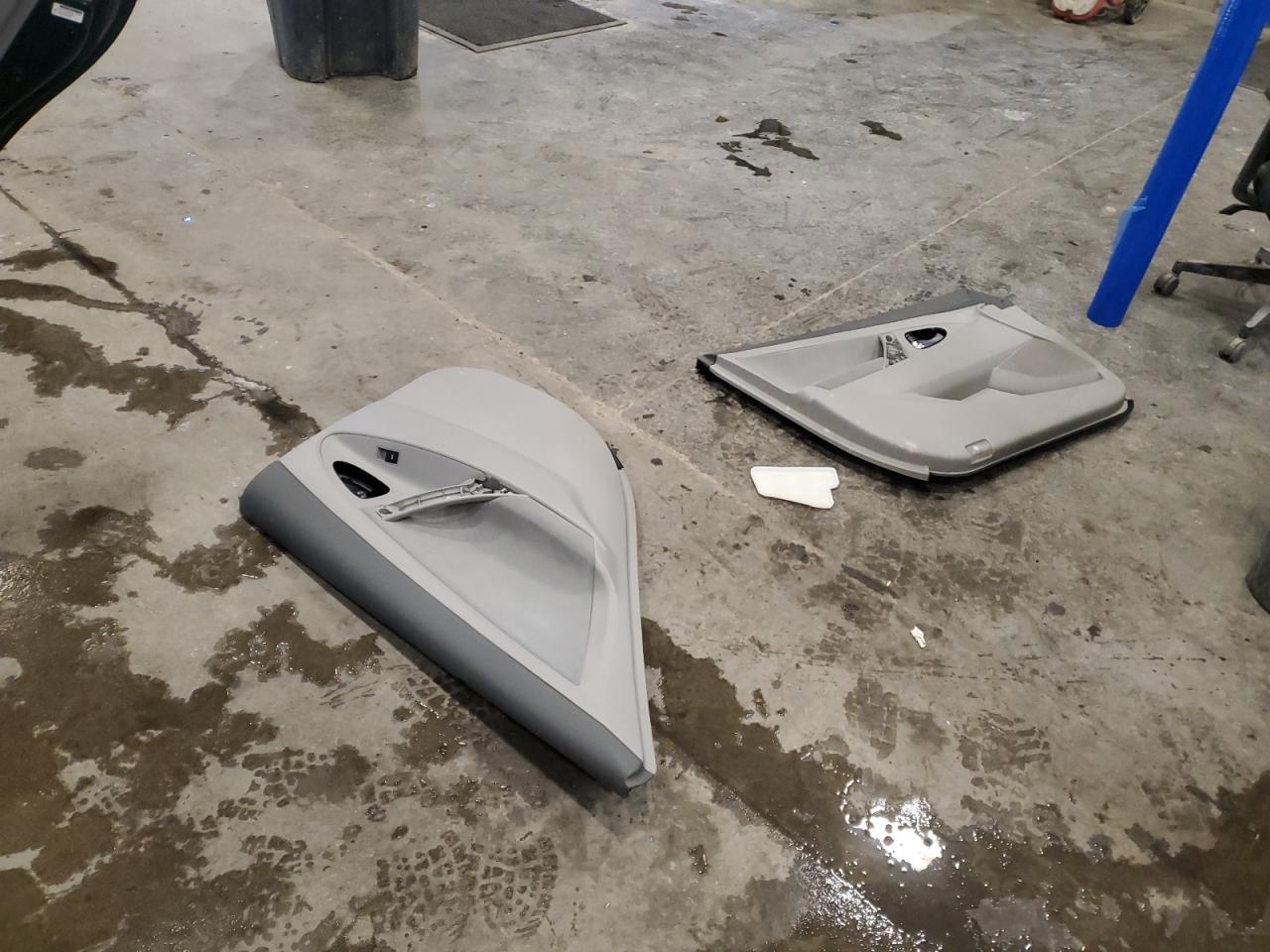 2010 Toyota Camry - Image 12