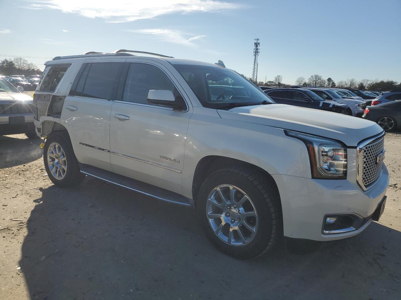 2015 GMC Yukon - Image 4