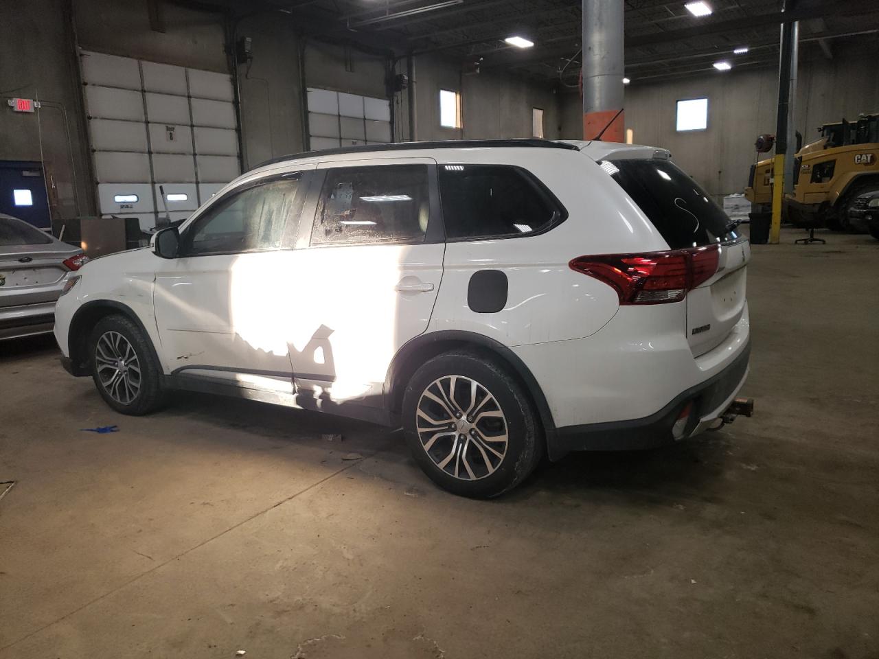 2016 Mitsubishi Outlander - Image 2