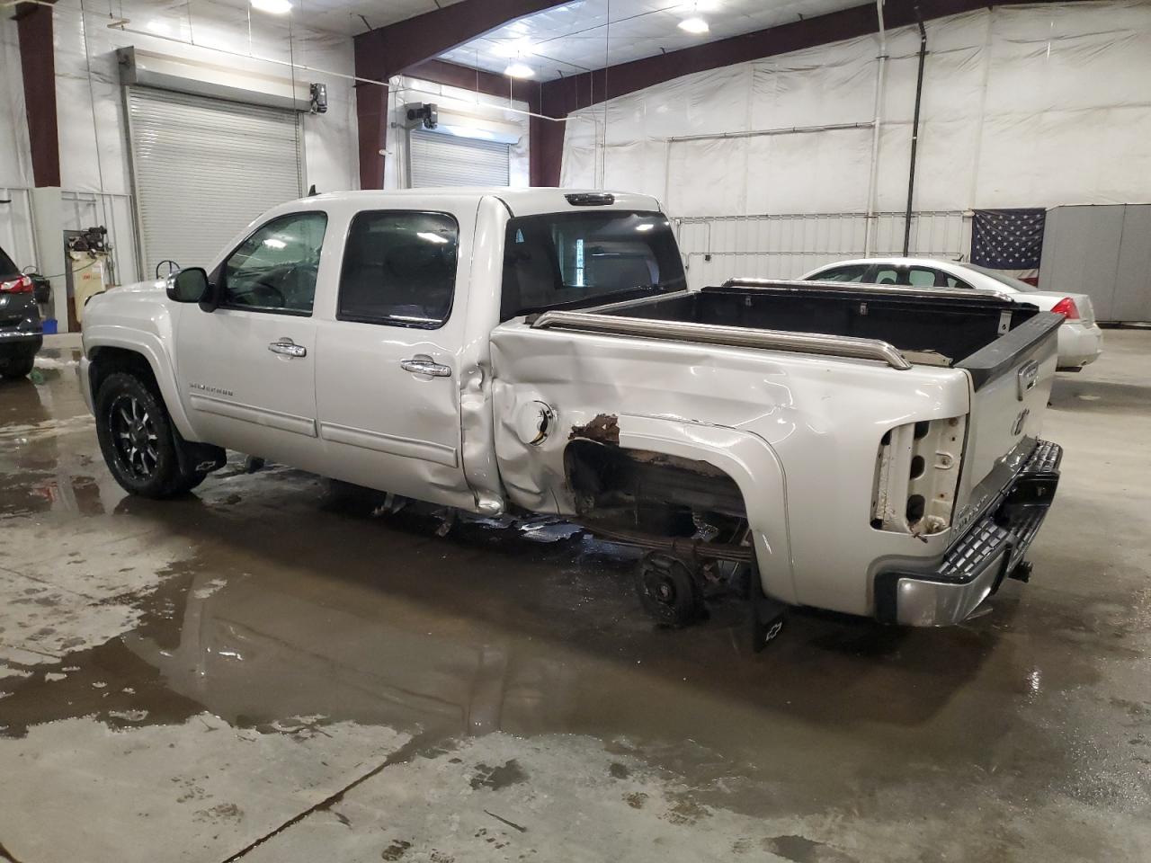 2010 Chevrolet Silverado - Image 2
