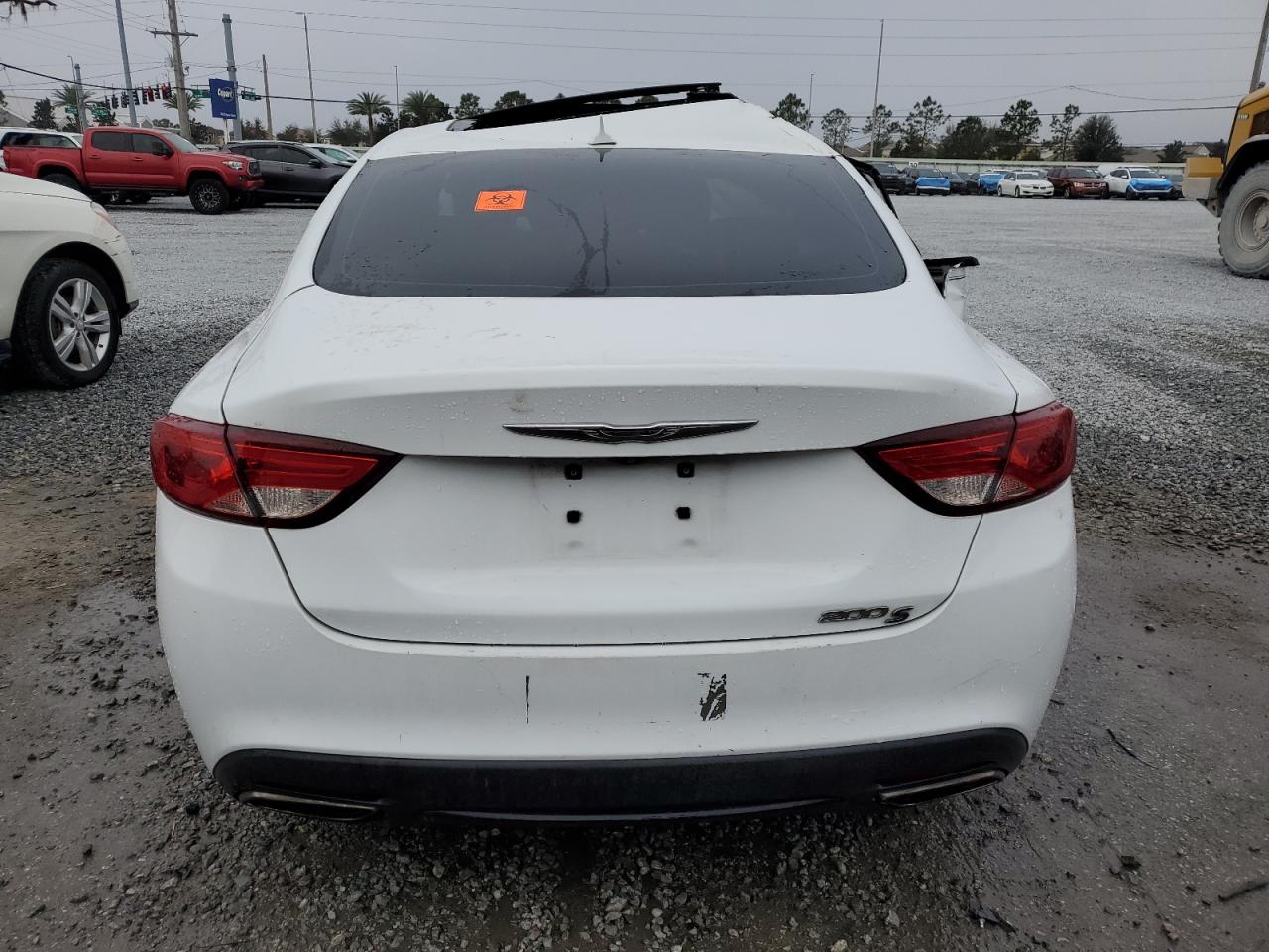 2015 Chrysler 200 - Image 6