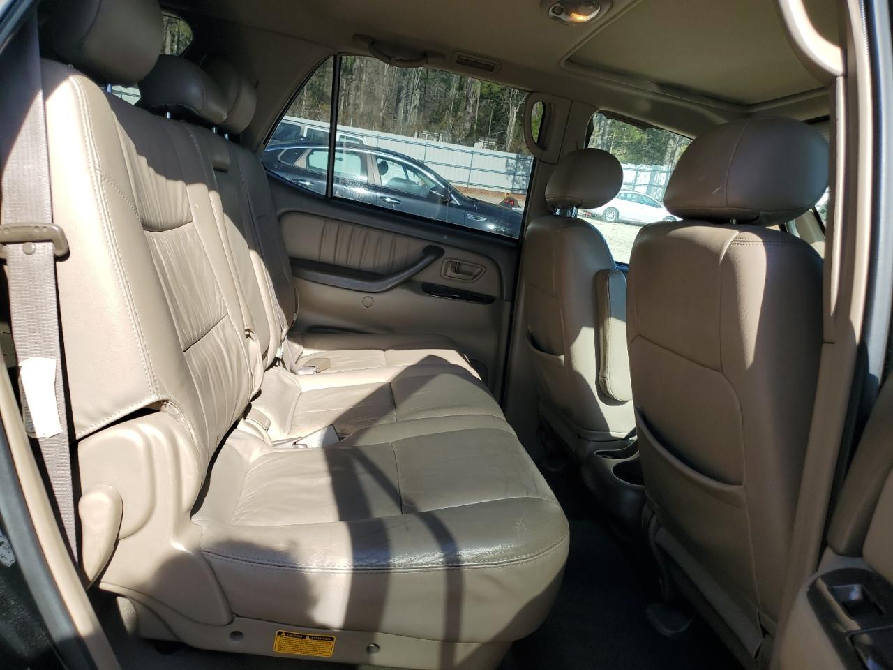 2003 Toyota Sequoia - Image 11