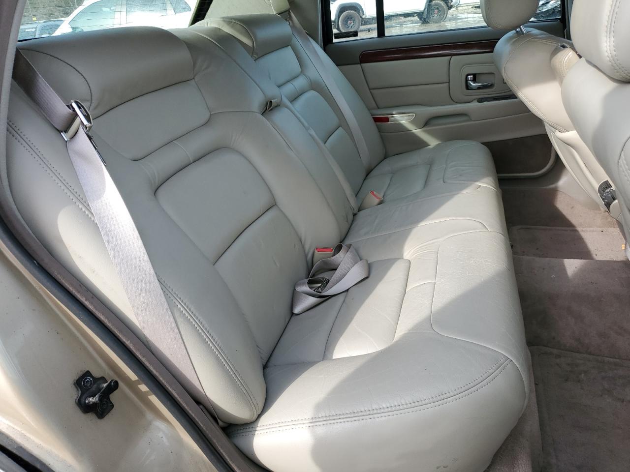 1998 Cadillac De Ville - Image 10