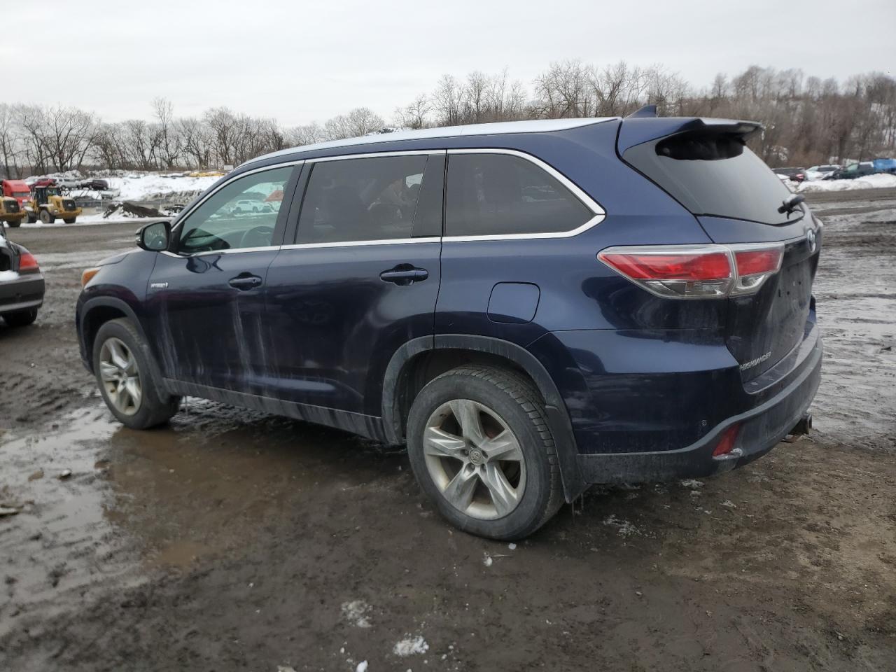 2014 Toyota Highlander - Image 2