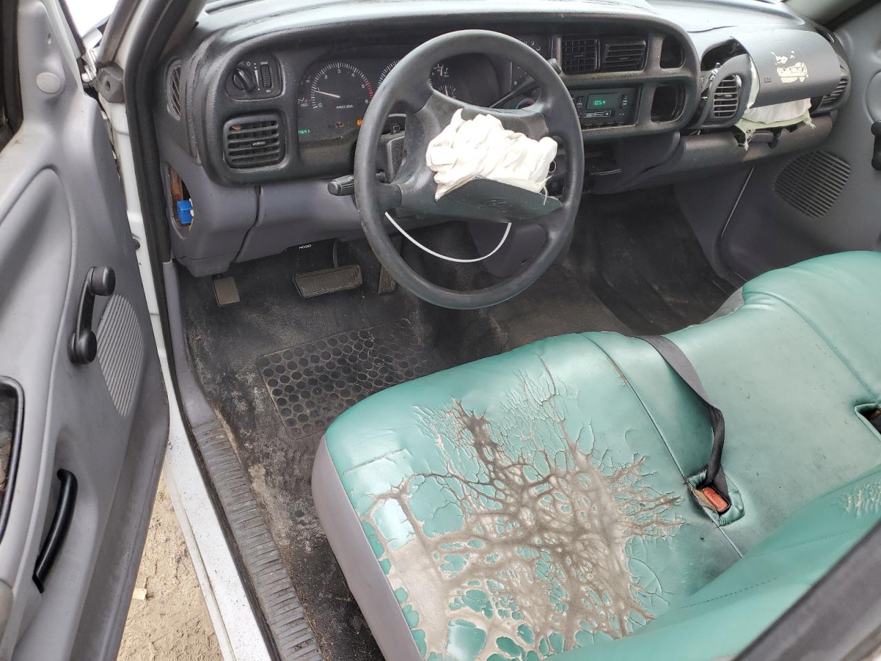 2000 Dodge RAM - Image 8