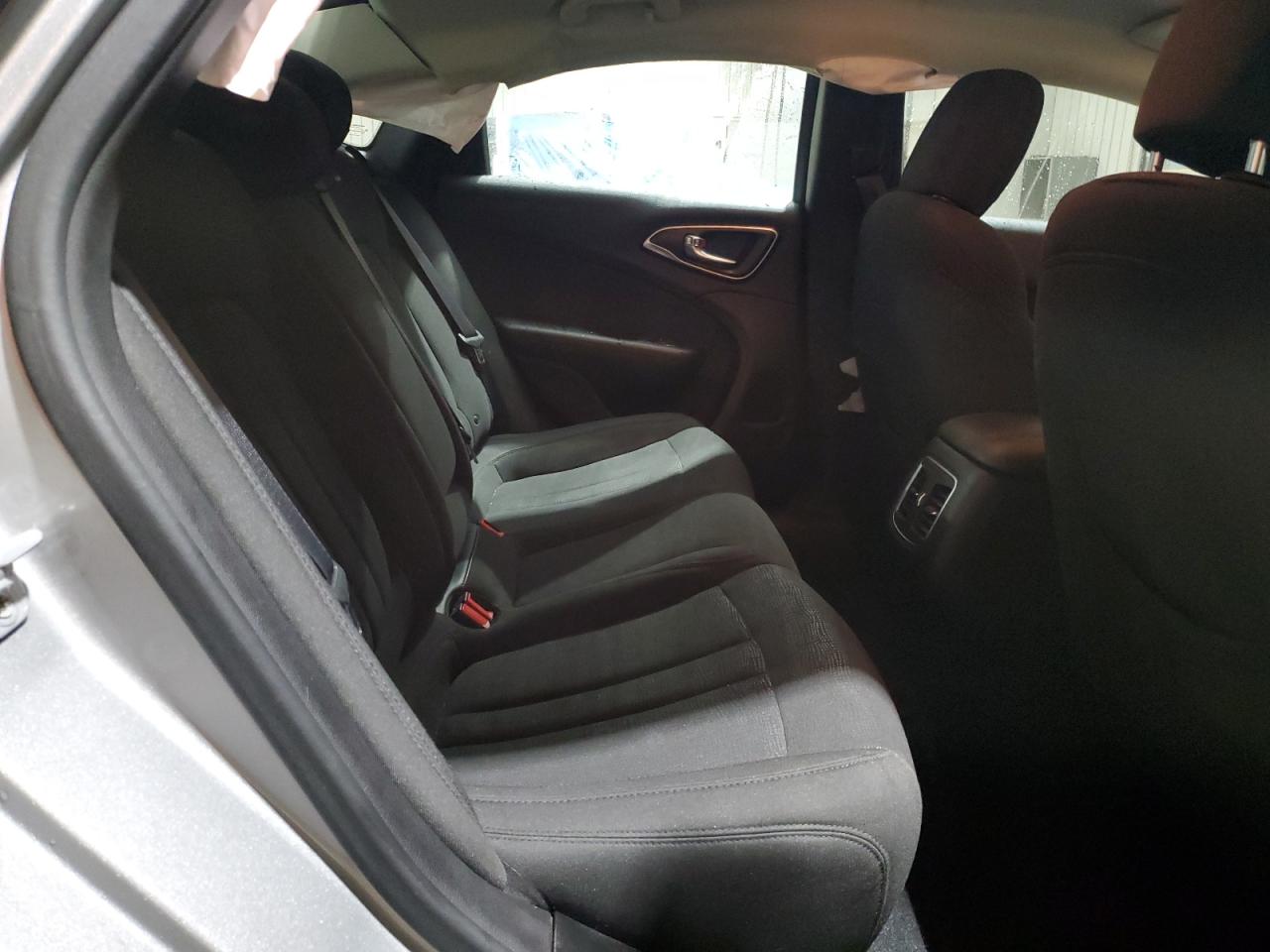 2015 Chrysler 200 - Image 11