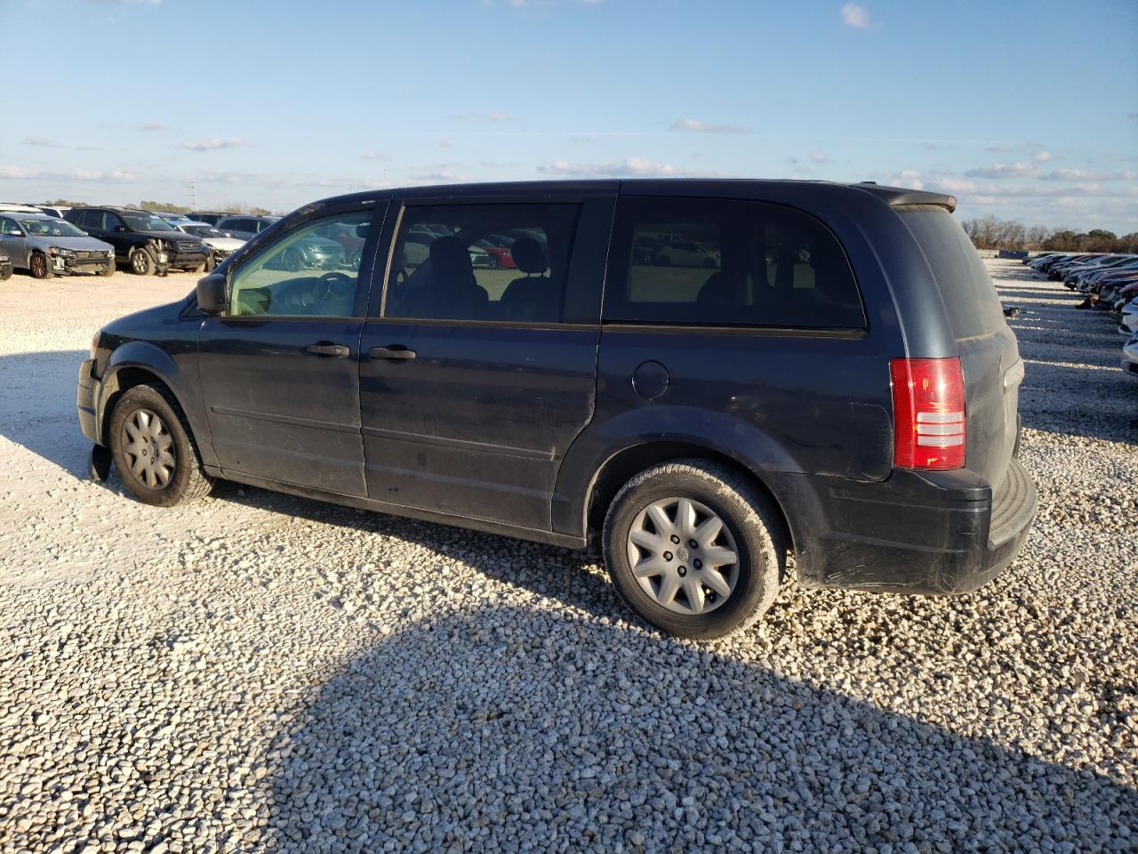 2008 Chrysler Town & Country - Image 2