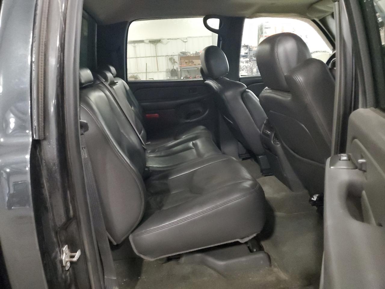 2005 Chevrolet Silverado - Image 10