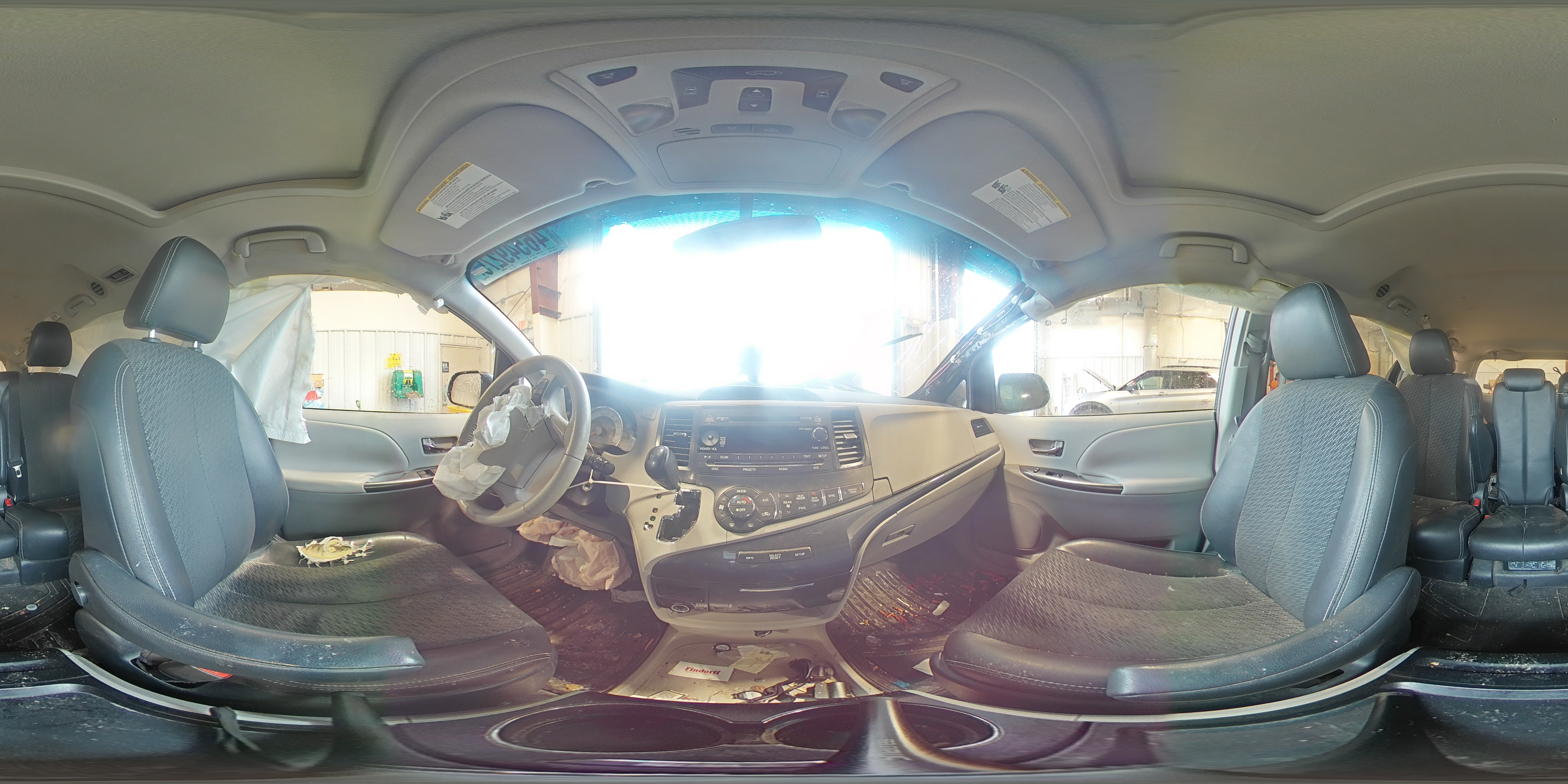 2011 Toyota Sienna - Image 12