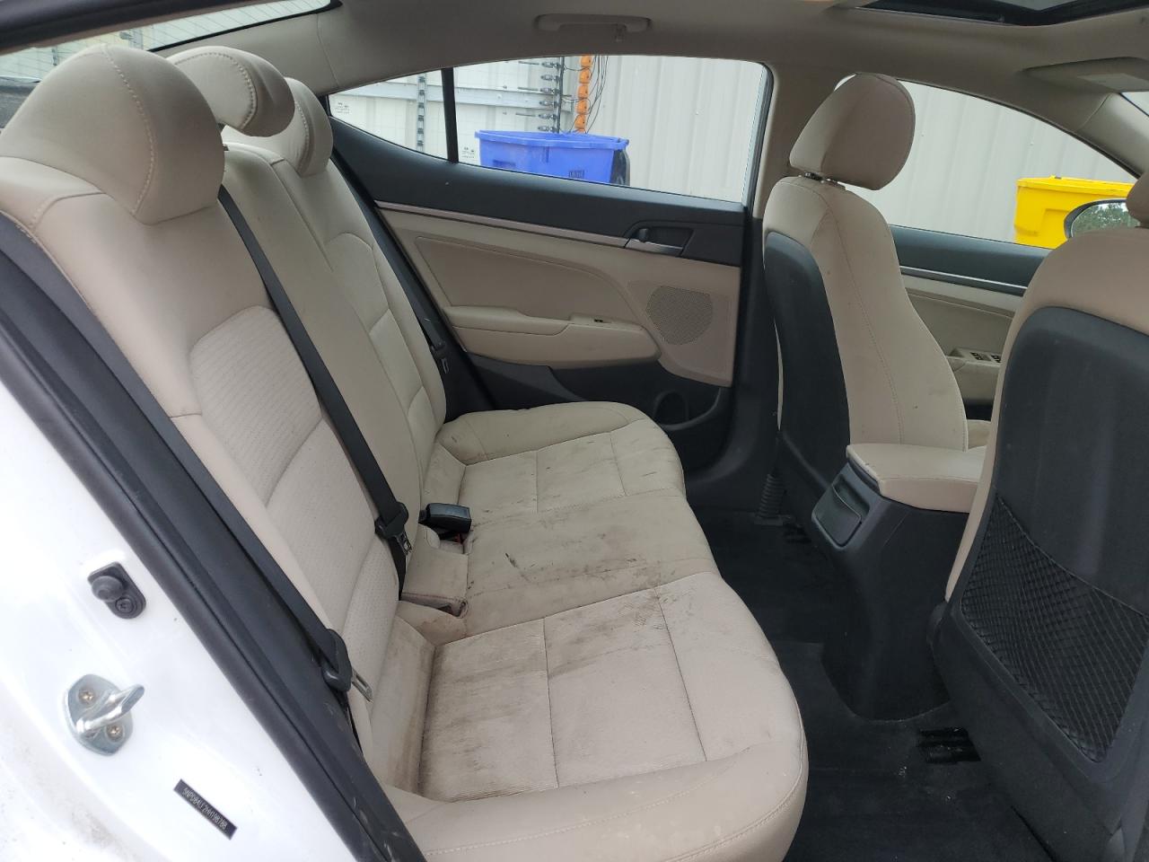 2017 Hyundai Elantra - Image 10