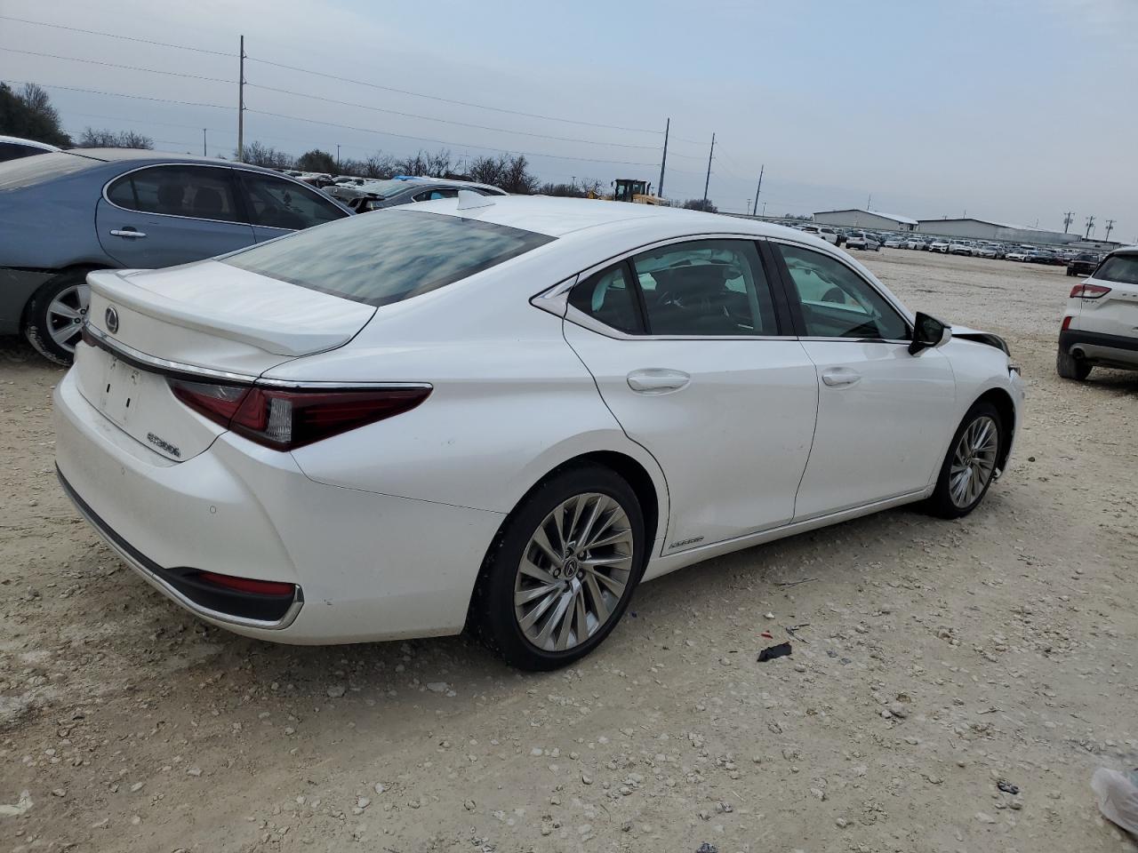 2019 Lexus ES - Image 3