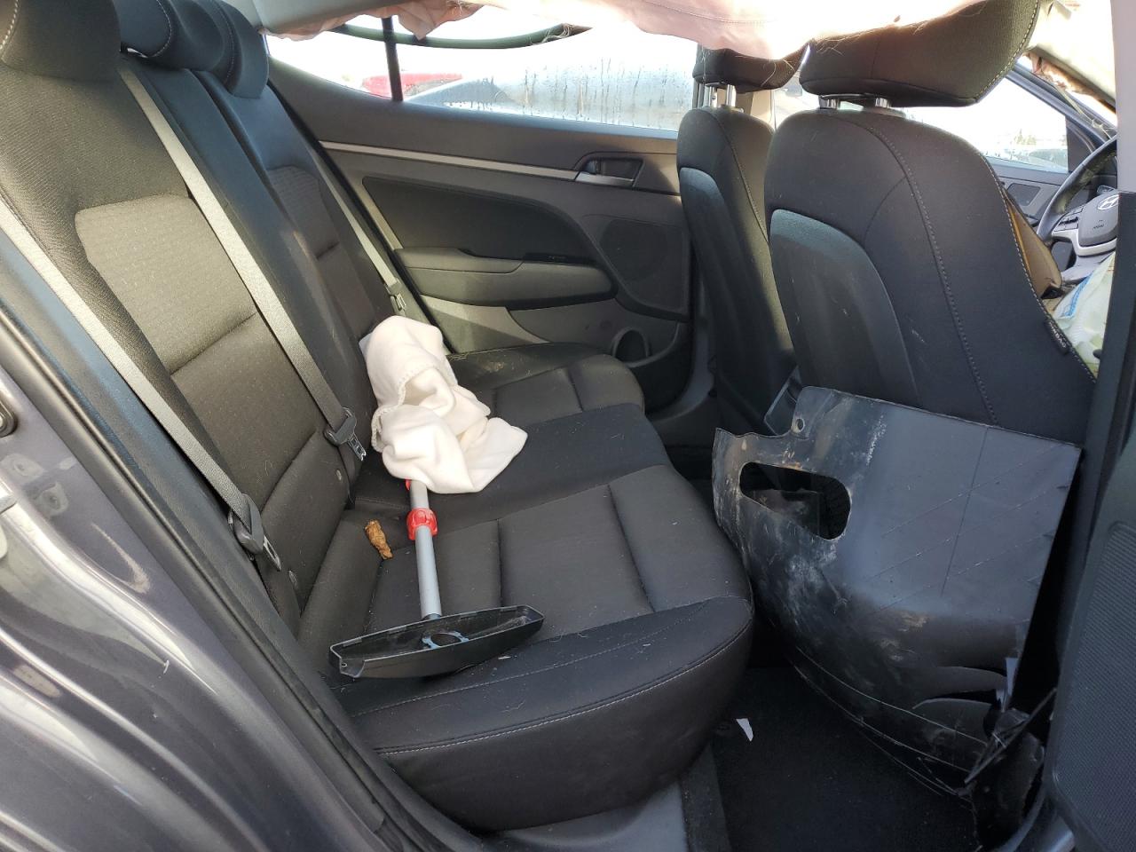 2017 Hyundai Elantra - Image 10