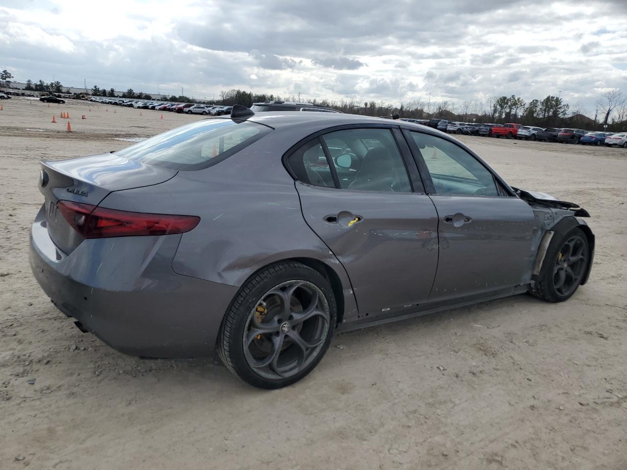2019 Alfa Romeo Giulia - Image 3