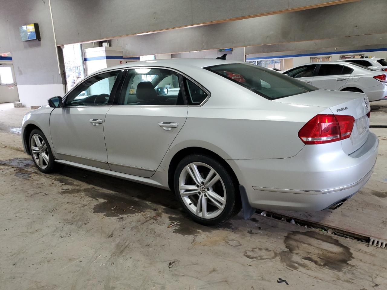 2015 Volkswagen Passat - Image 2