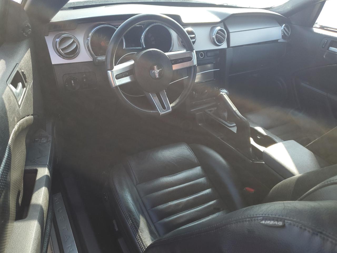 2005 Ford Mustang - Image 8