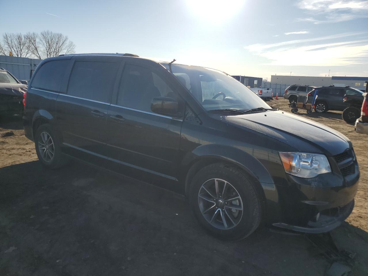 2017 Dodge Caravan - Image 4