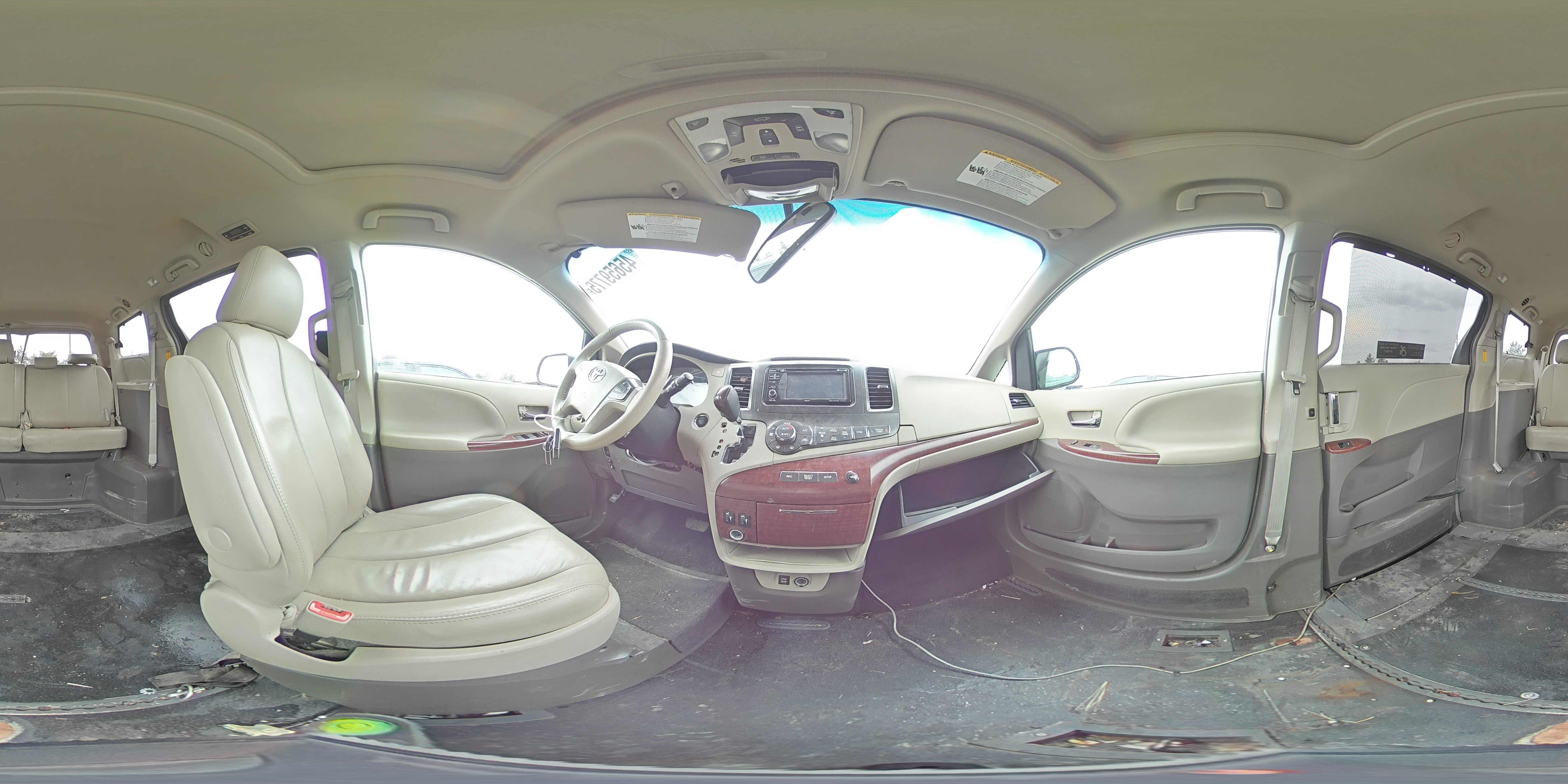 2014 Toyota Sienna - Image 14