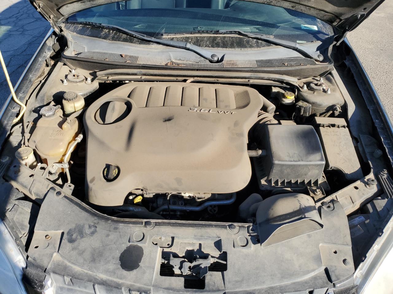 2013 Chrysler 200 - Image 11