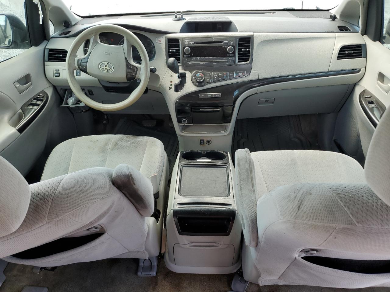 2013 Toyota Sienna - Image 8