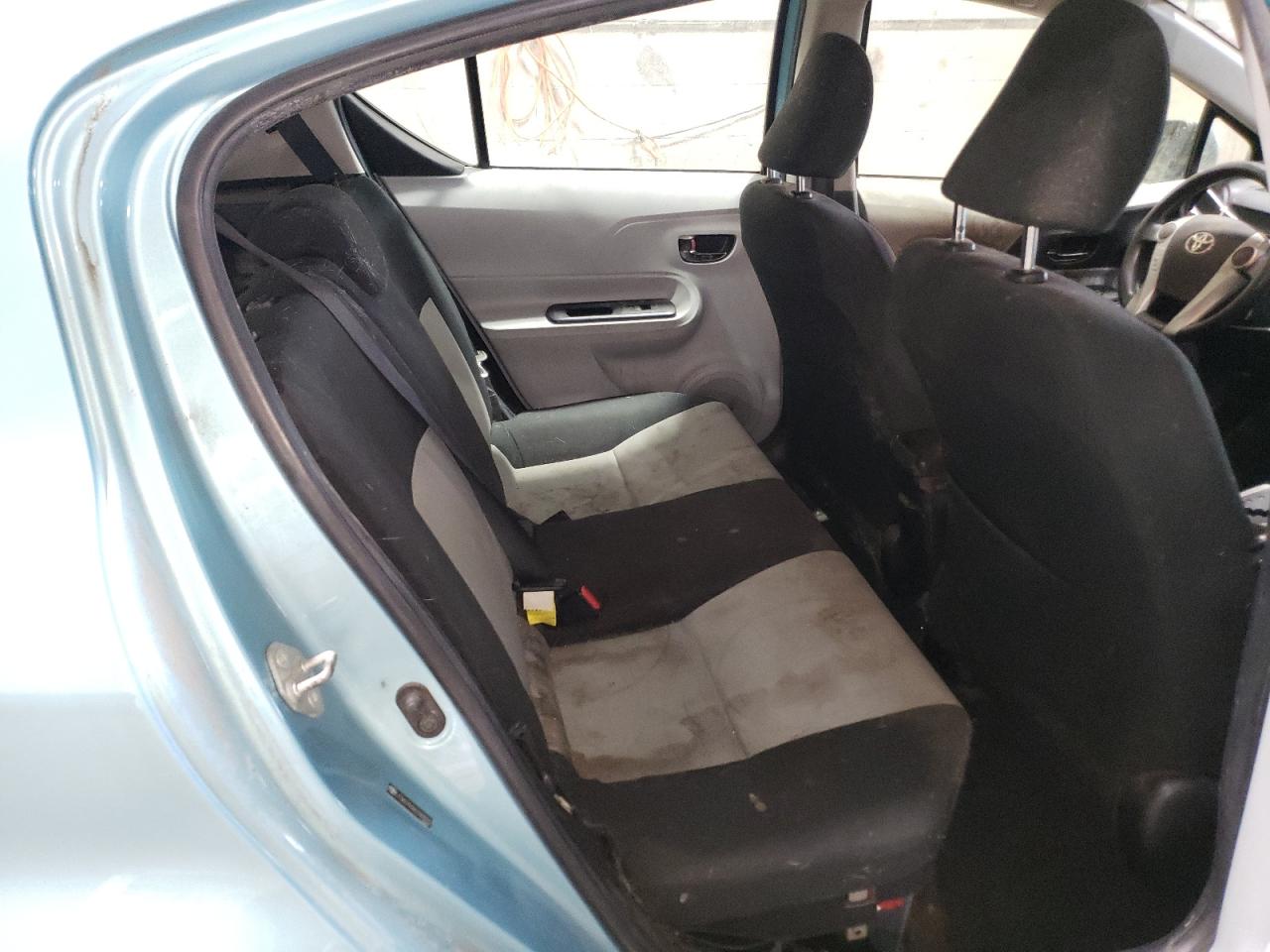 2012 Toyota Prius - Image 10
