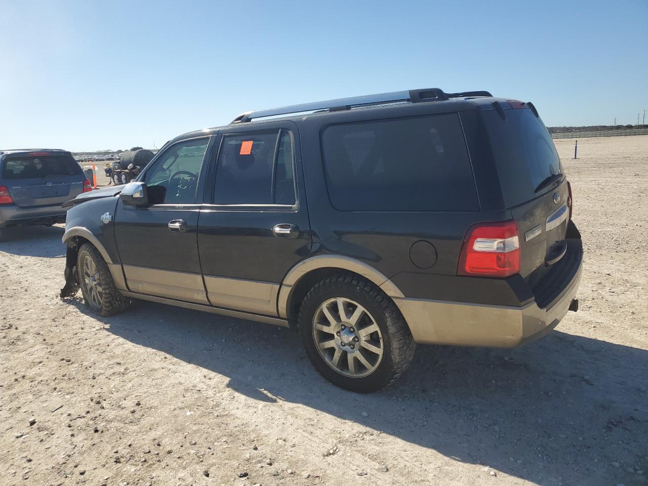 2013 Ford Expedition - Image 2