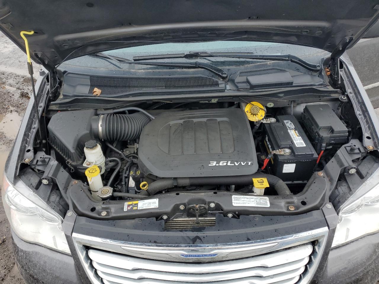 2015 Chrysler Town & Country - Image 12