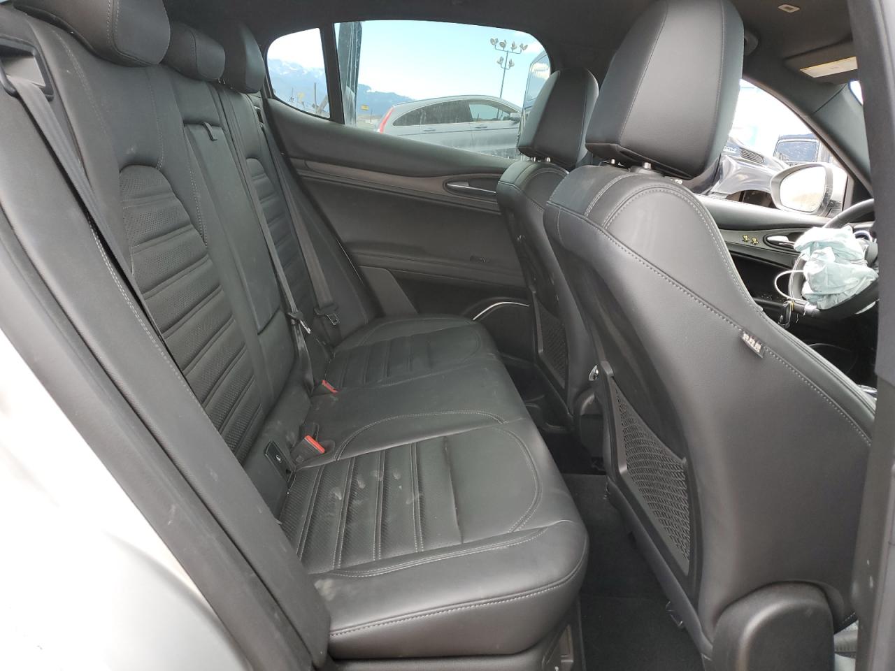 2018 Alfa Romeo Stelvio - Image 10