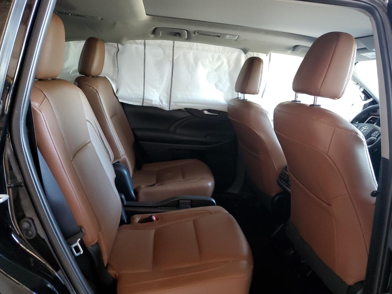 2019 Toyota Highlander - Image 12