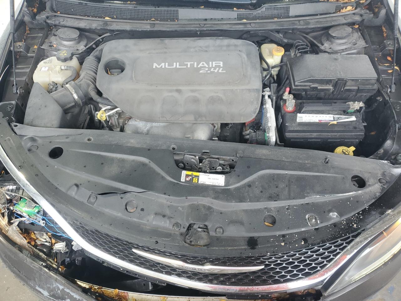2016 Chrysler 200 - Image 11