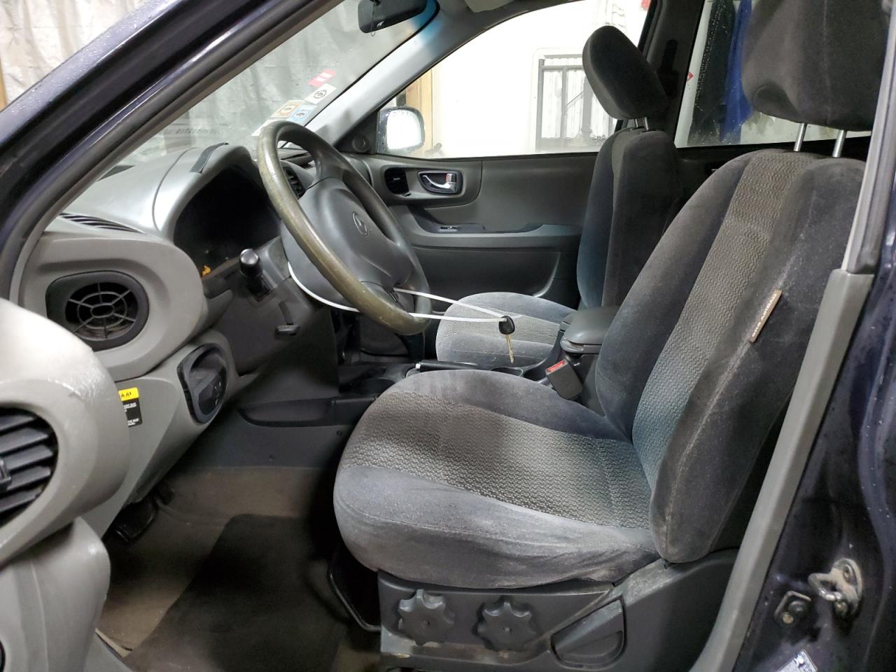 2004 Hyundai Santa Fe - Image 7