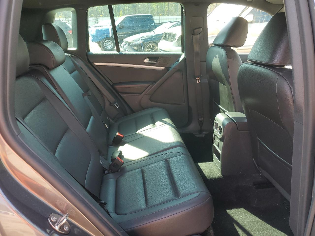 2016 Volkswagen Tiguan - Image 11
