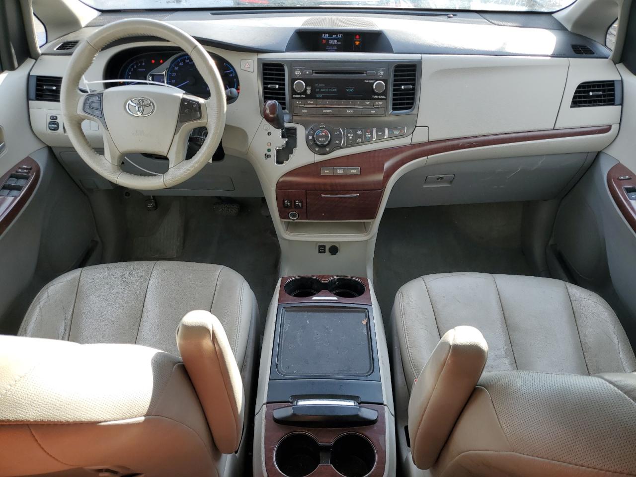 2014 Toyota Sienna - Image 8