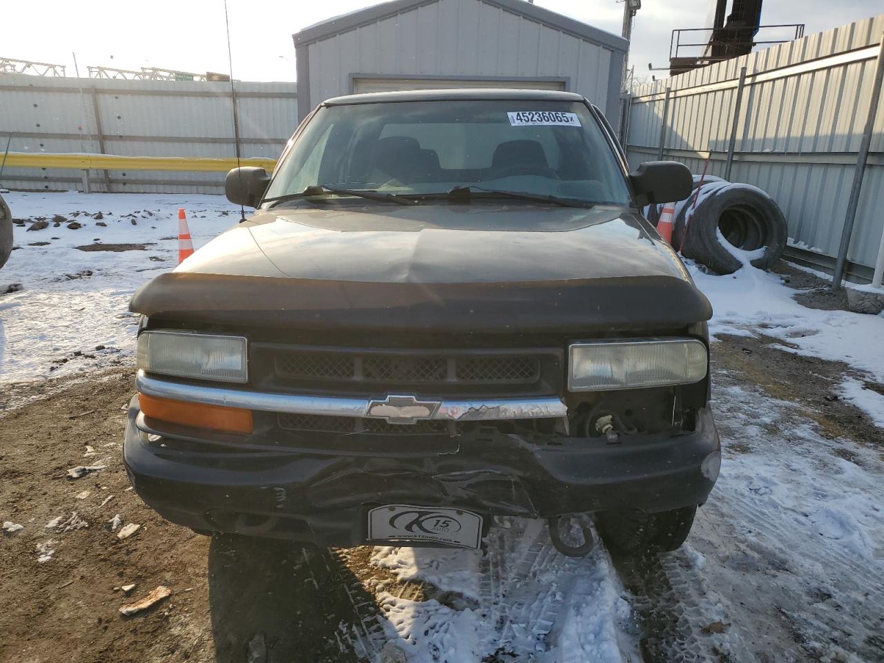 2003 Chevrolet S-10 Pickup - Image 5