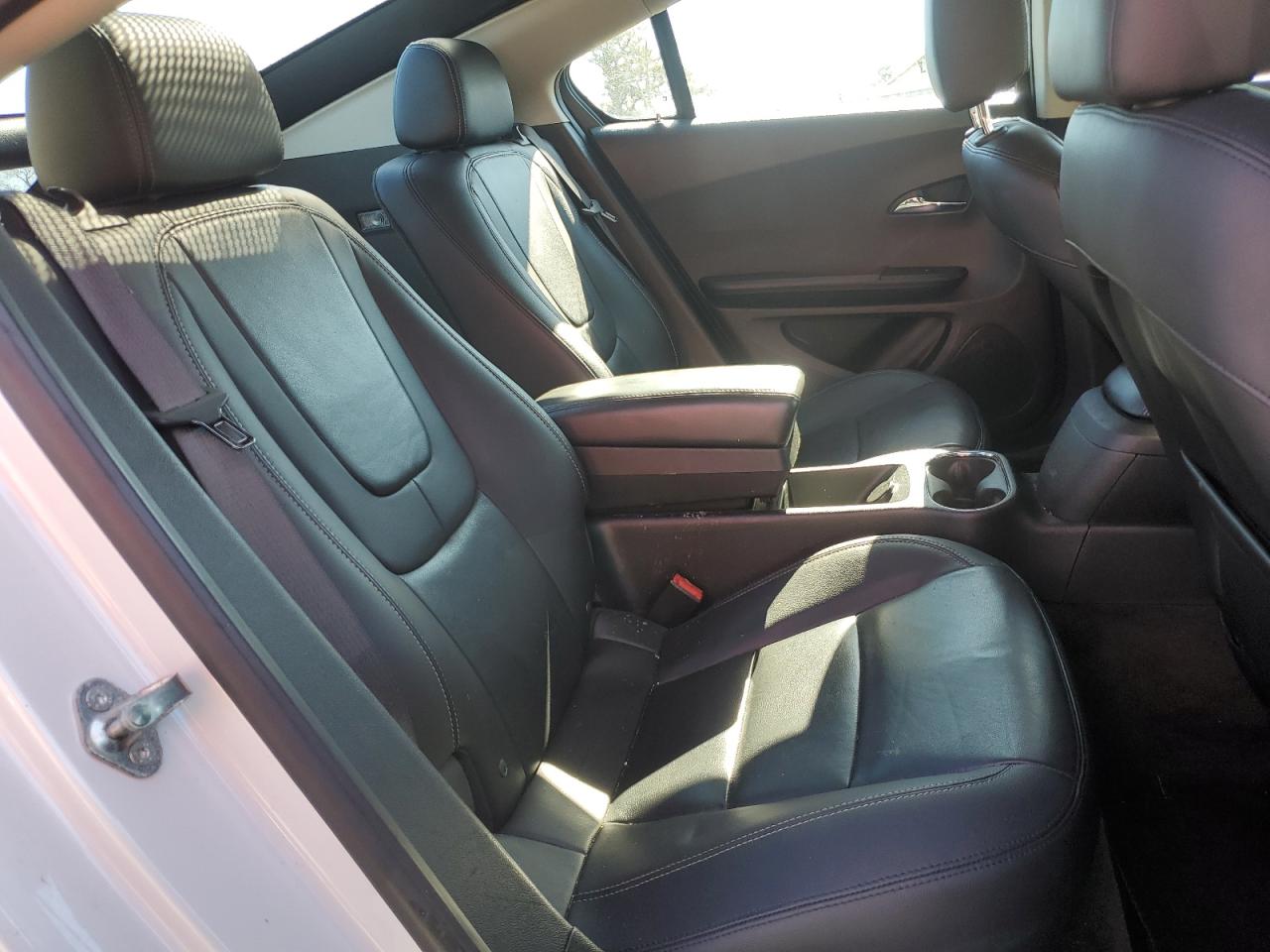 2015 Chevrolet Volt - Image 10