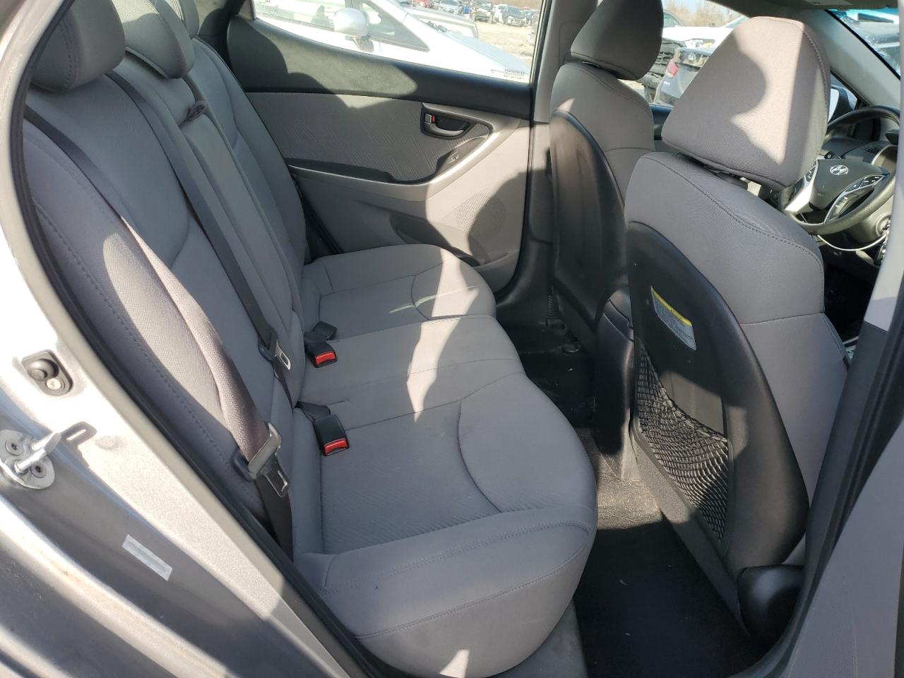 2012 Hyundai Elantra - Image 10