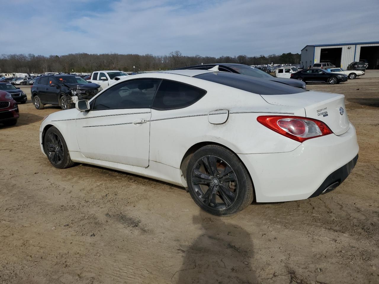 2010 Hyundai Genesis - Image 2