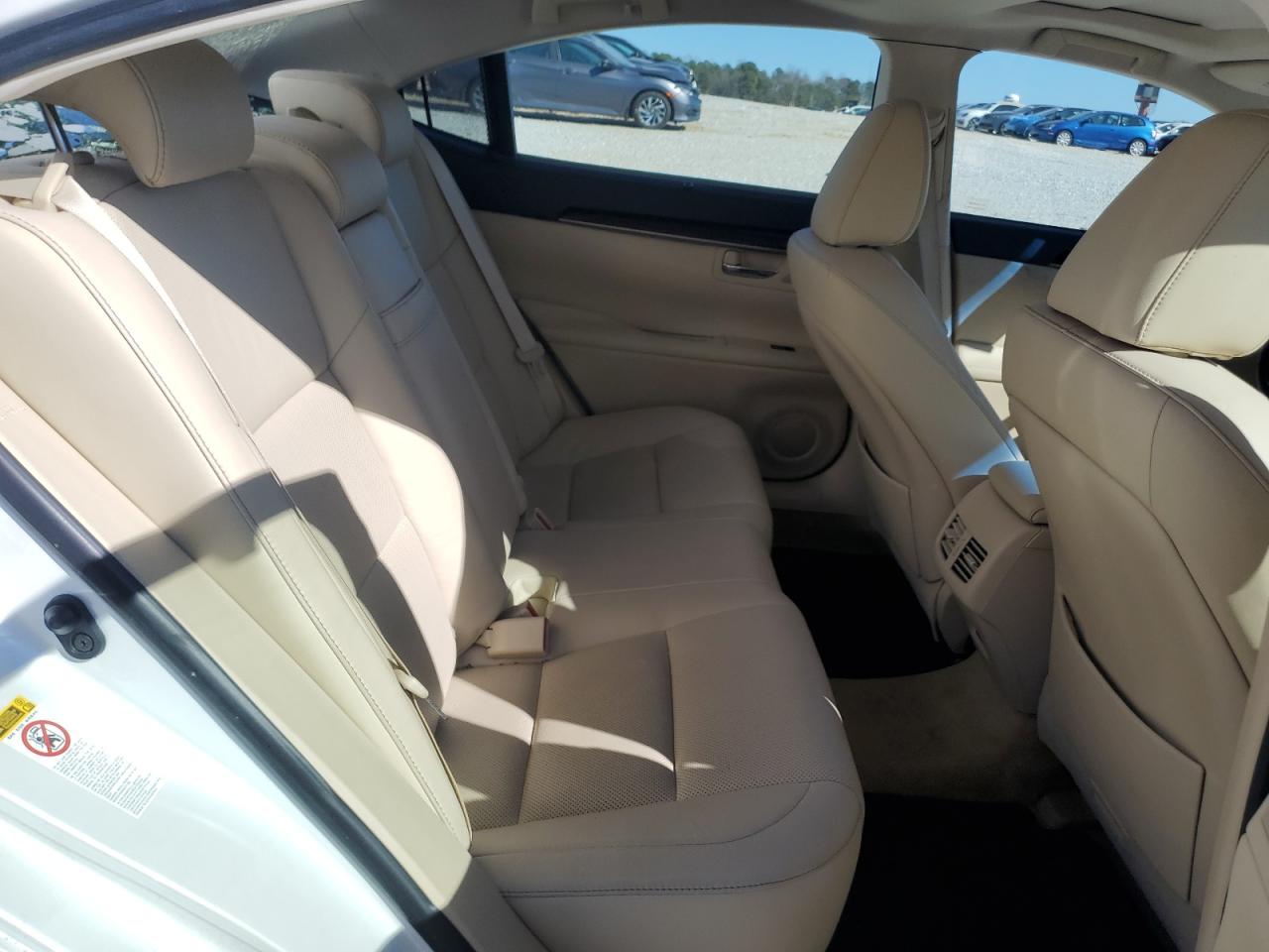 2014 Lexus ES - Image 10