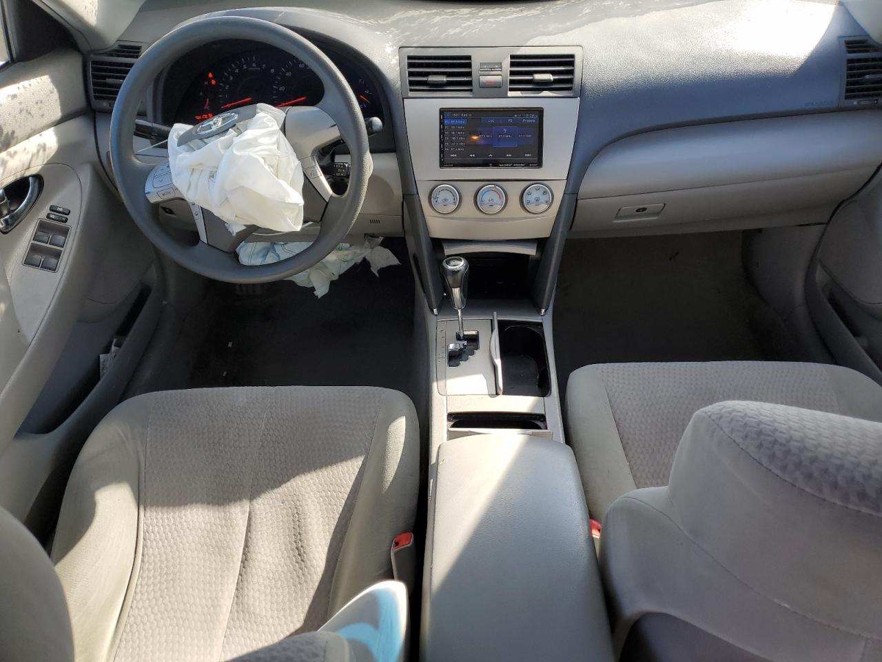 2010 Toyota Camry - Image 8