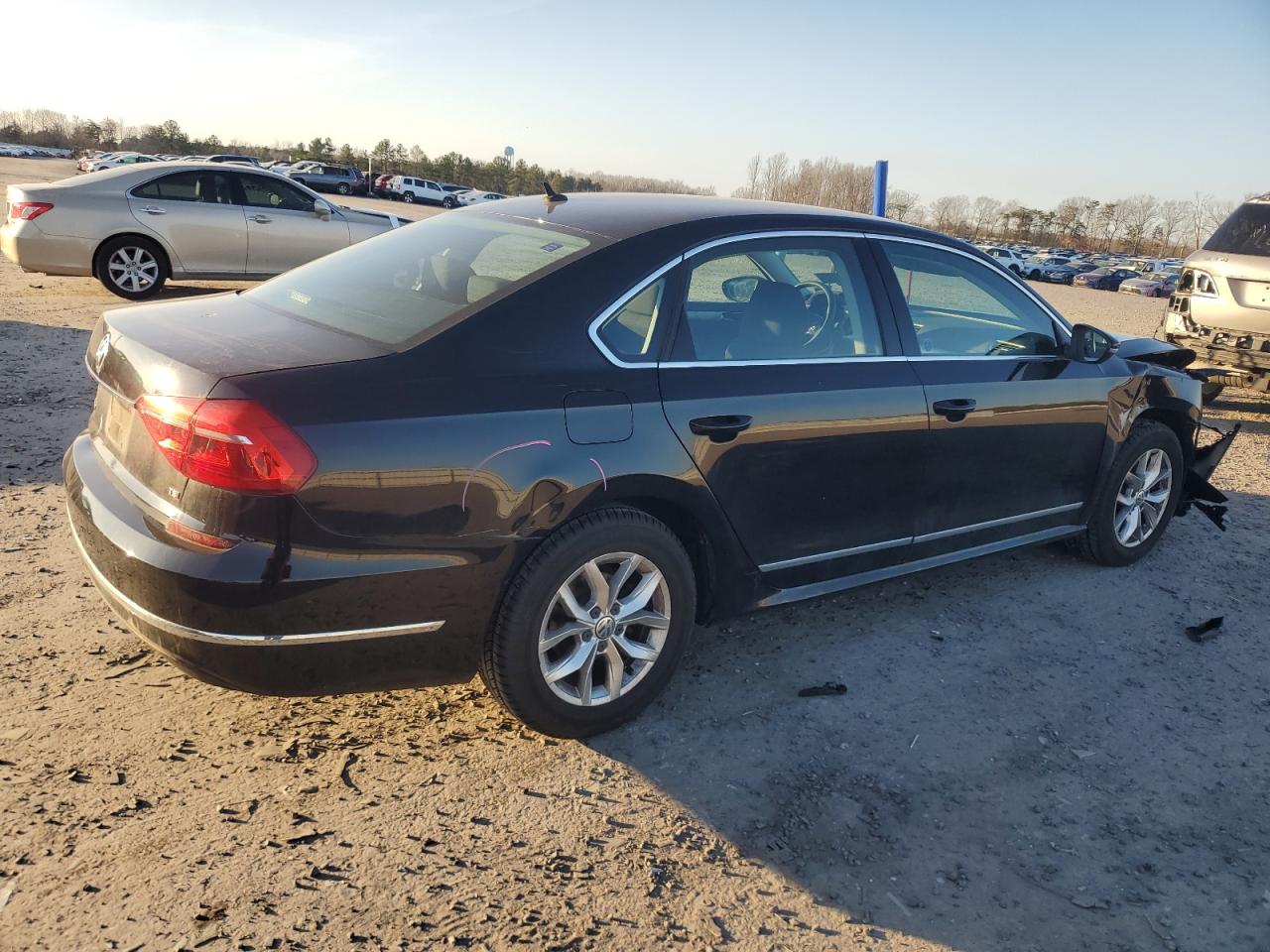 2016 Volkswagen Passat - Image 3