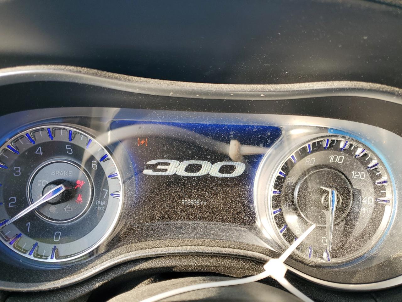 2015 Chrysler 300 - Image 9