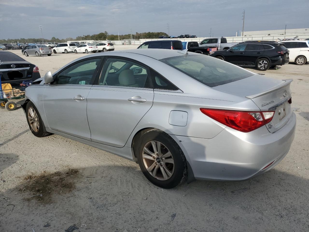 2013 Hyundai Sonata - Image 2