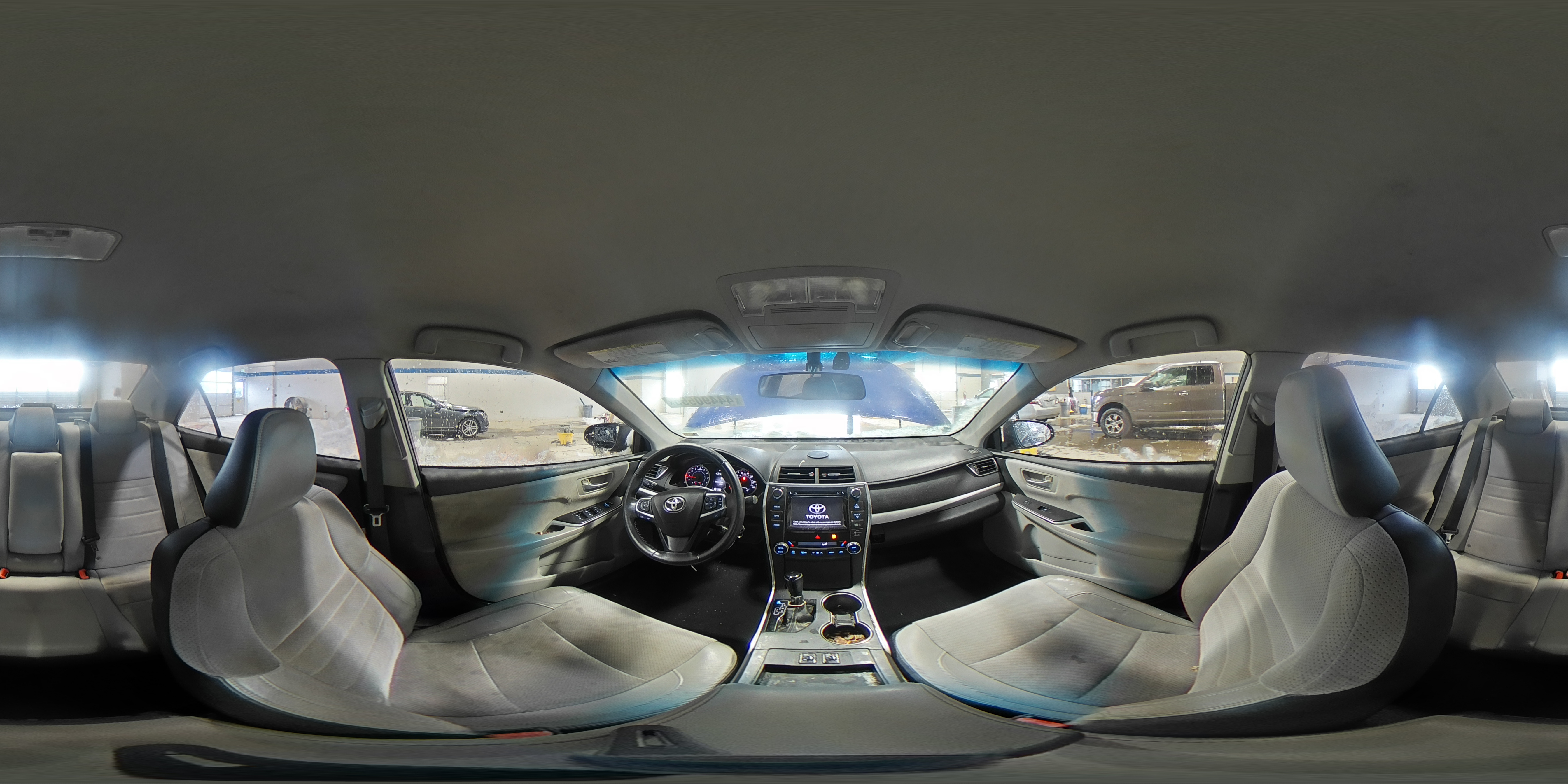 2015 Toyota Camry - Image 12