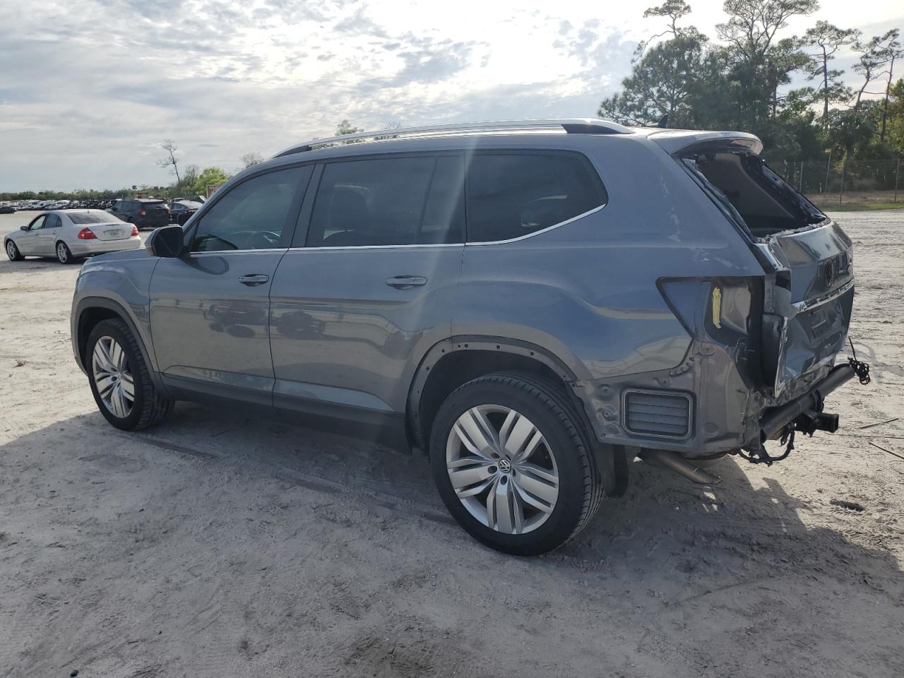 2019 Volkswagen Atlas - Image 2