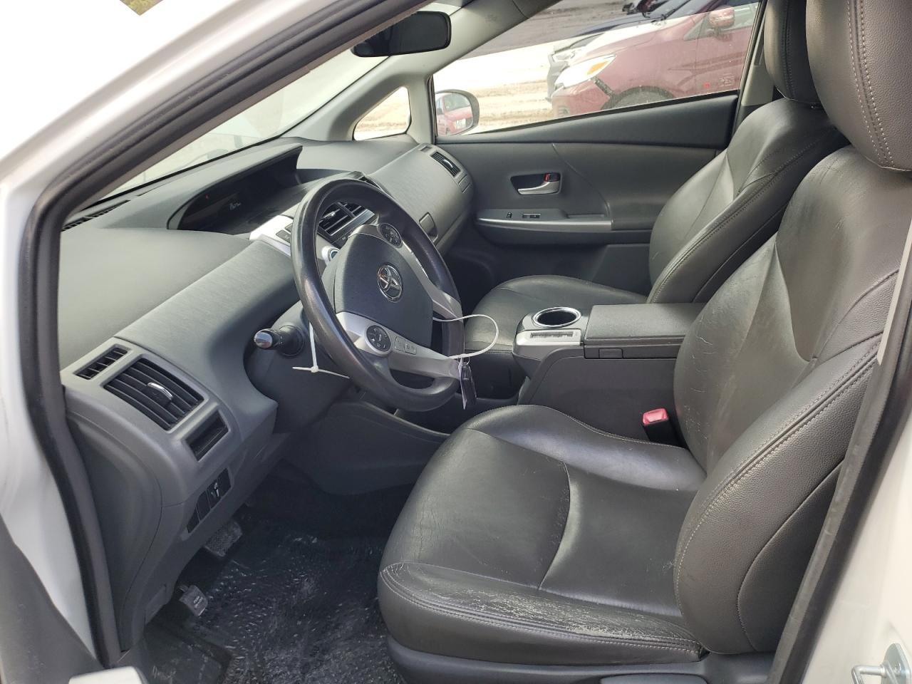 2013 Toyota Prius - Image 7