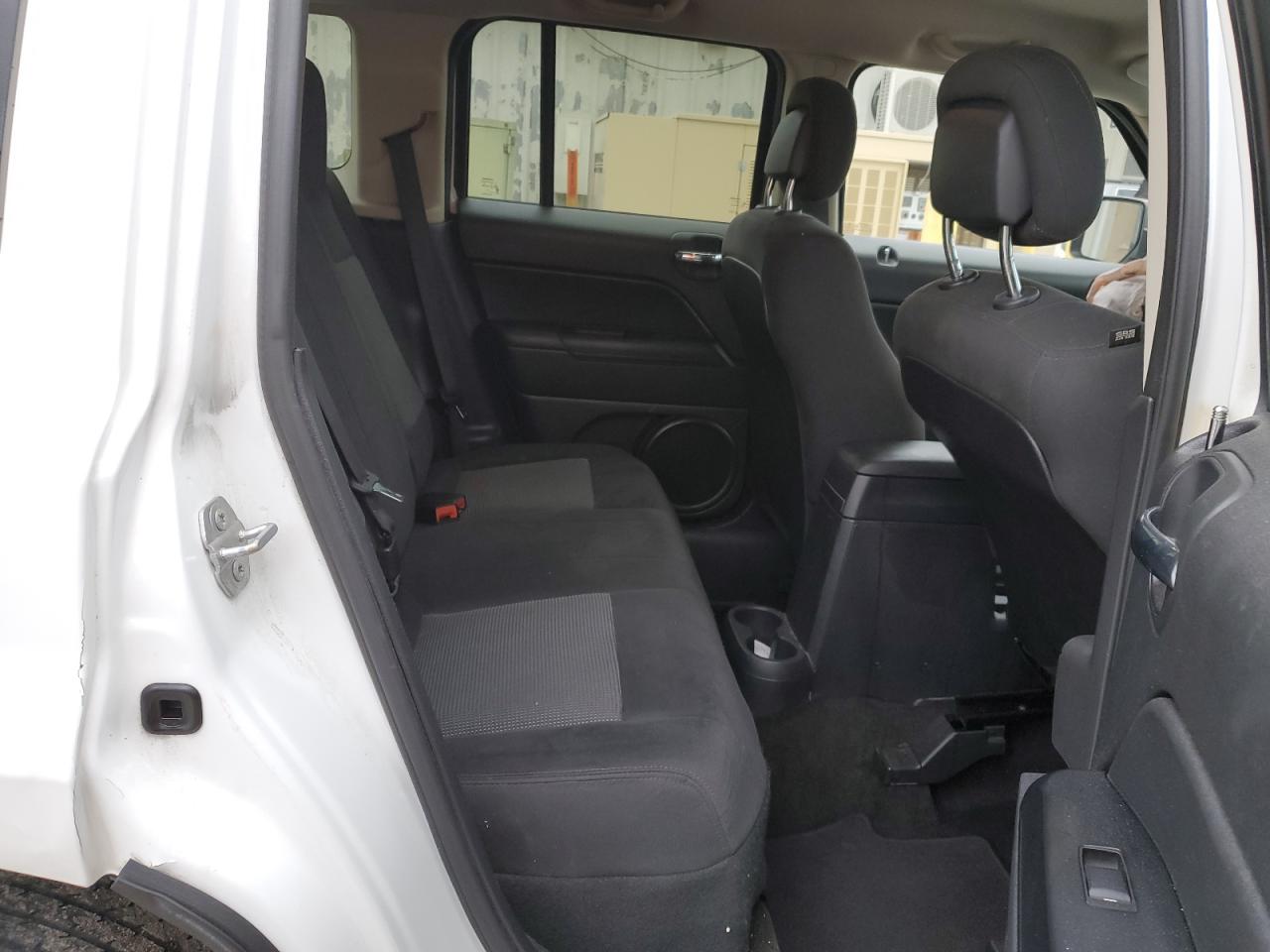 2016 Jeep Liberty (Patriot) - Image 11