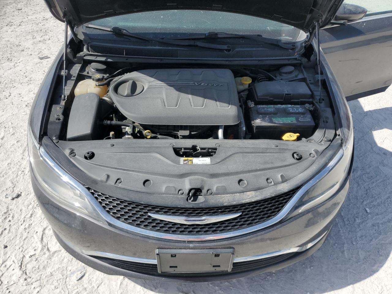 2016 Chrysler 200 - Image 12
