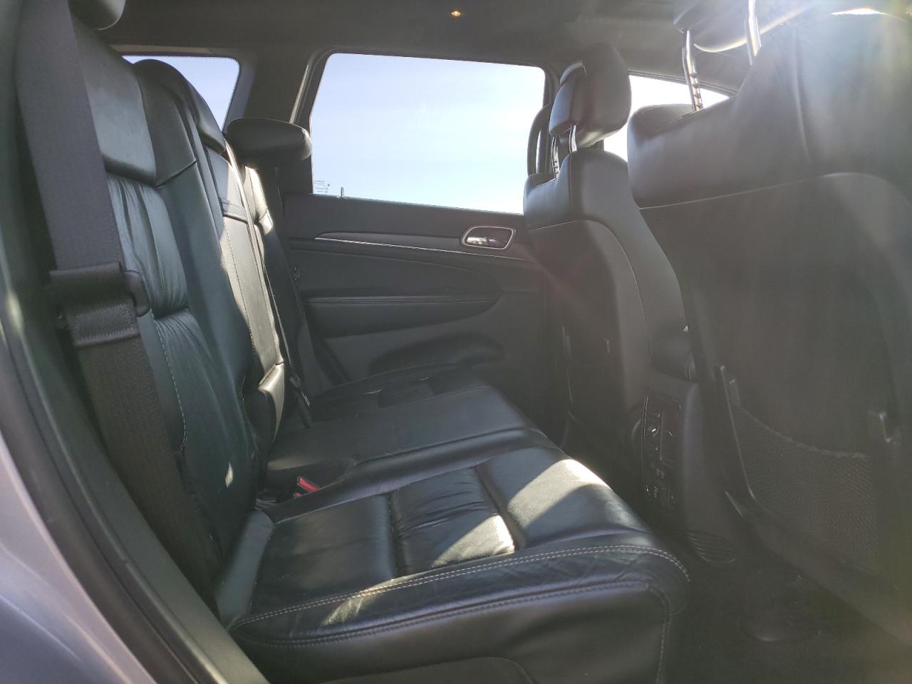 2016 Jeep Grand Cherokee - Image 11