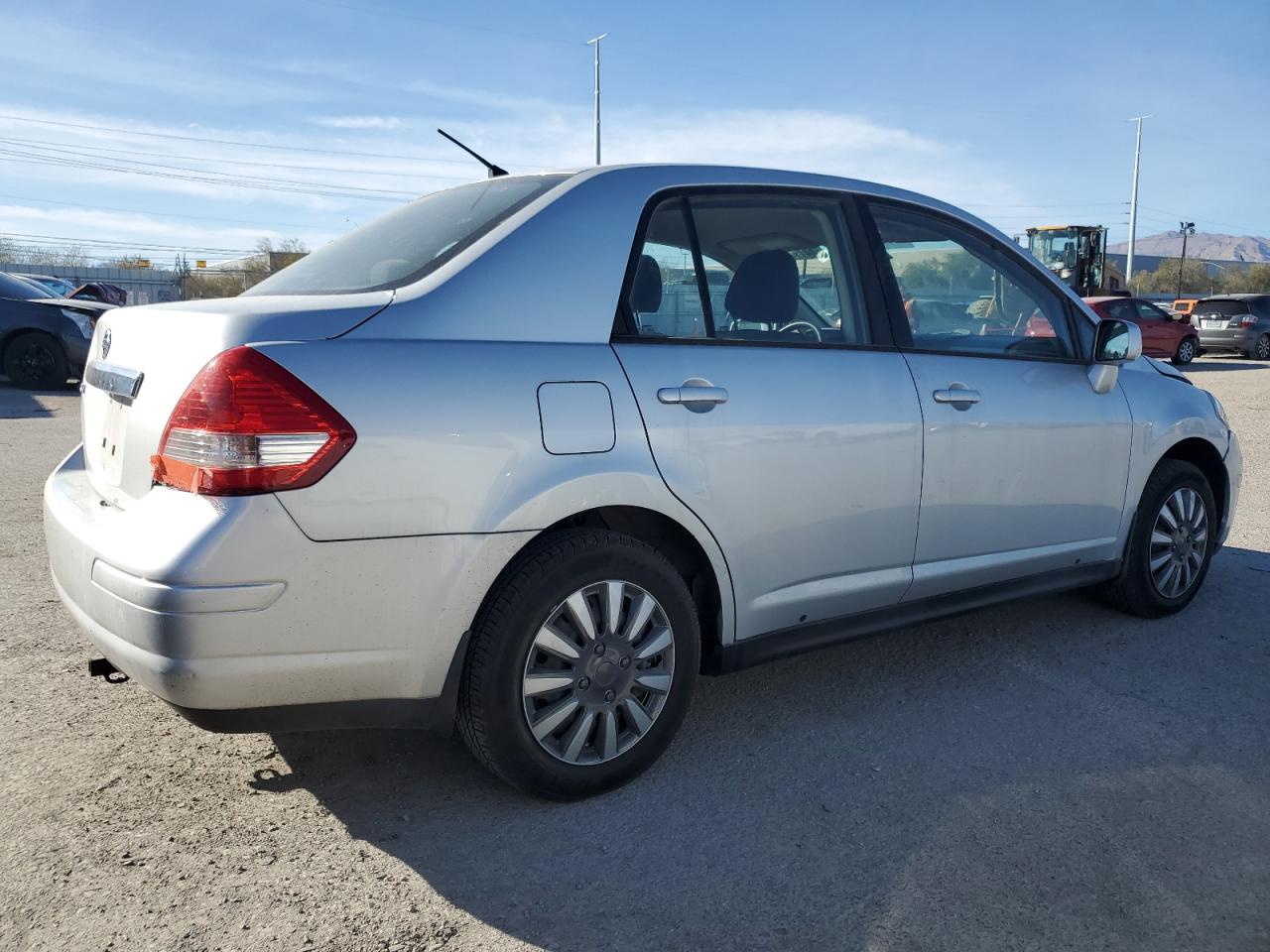 2011 Nissan Versa - Image 3