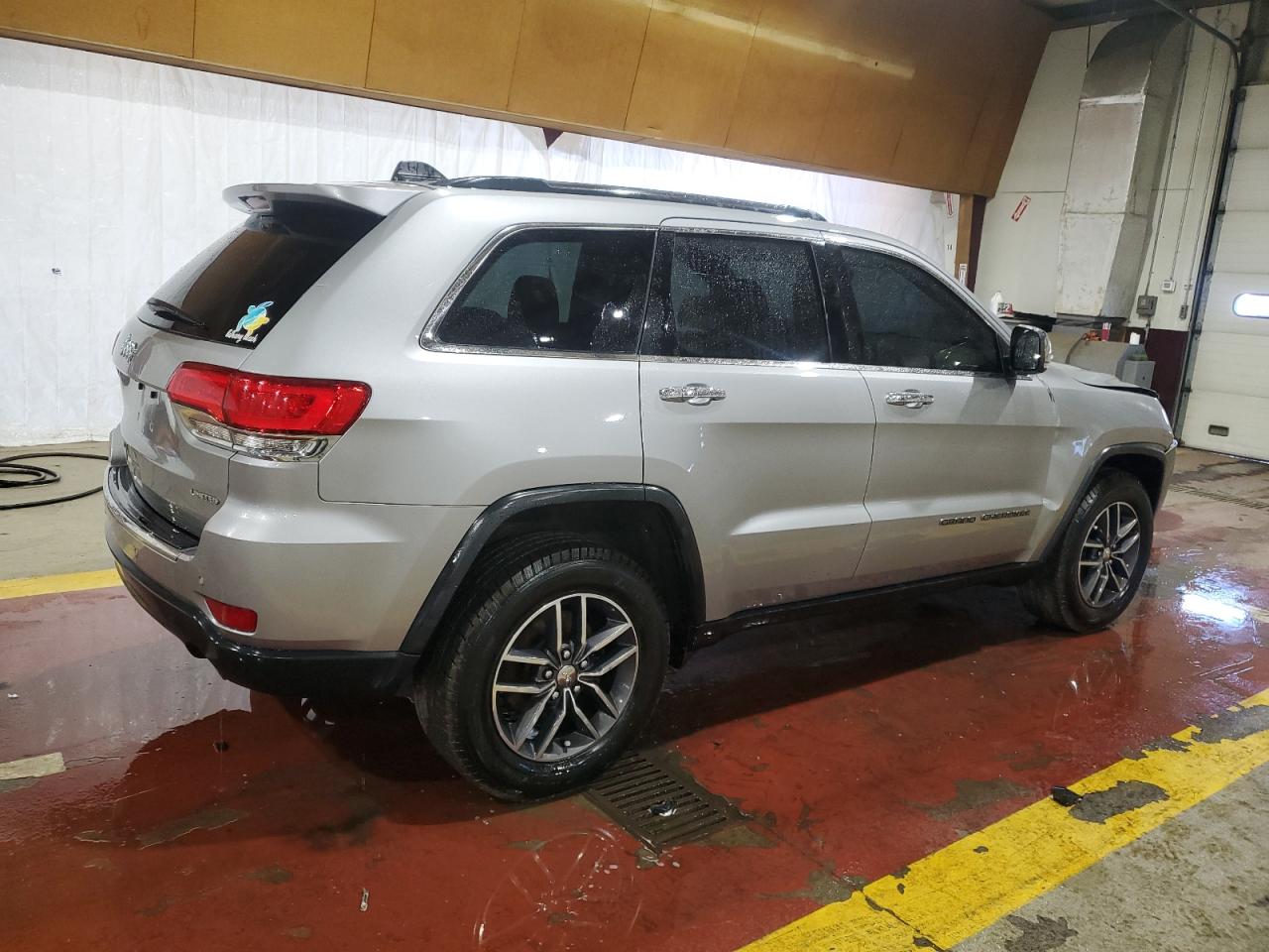 2017 Jeep Grand Cherokee - Image 3