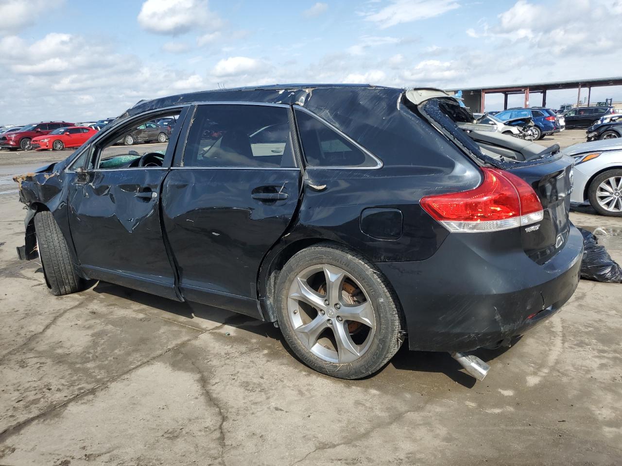 2010 Toyota Venza - Image 2